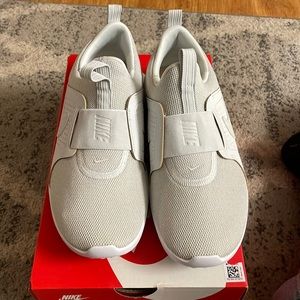 Women's AD Comfort Slip-On
Casual Sneakers